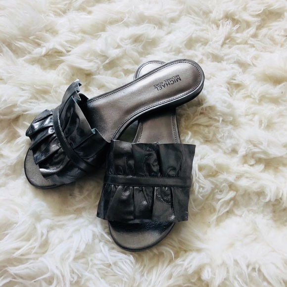 Michael Kors Shoes - 🔥NWT MICHAEL KORS Bella Ruffle Slides🔥